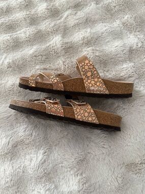 Birkenstock Women’s Arizona Sandals in Metallic Copper Speckle